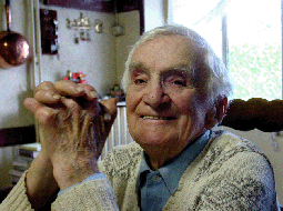 Emile Fradin en 2001, le jour de ses 95 ans