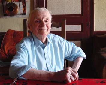 Emile Fradin en 2003, le jour de ses 97 ans